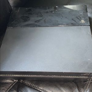 I’m selling a used ps4 that I had for 5 months